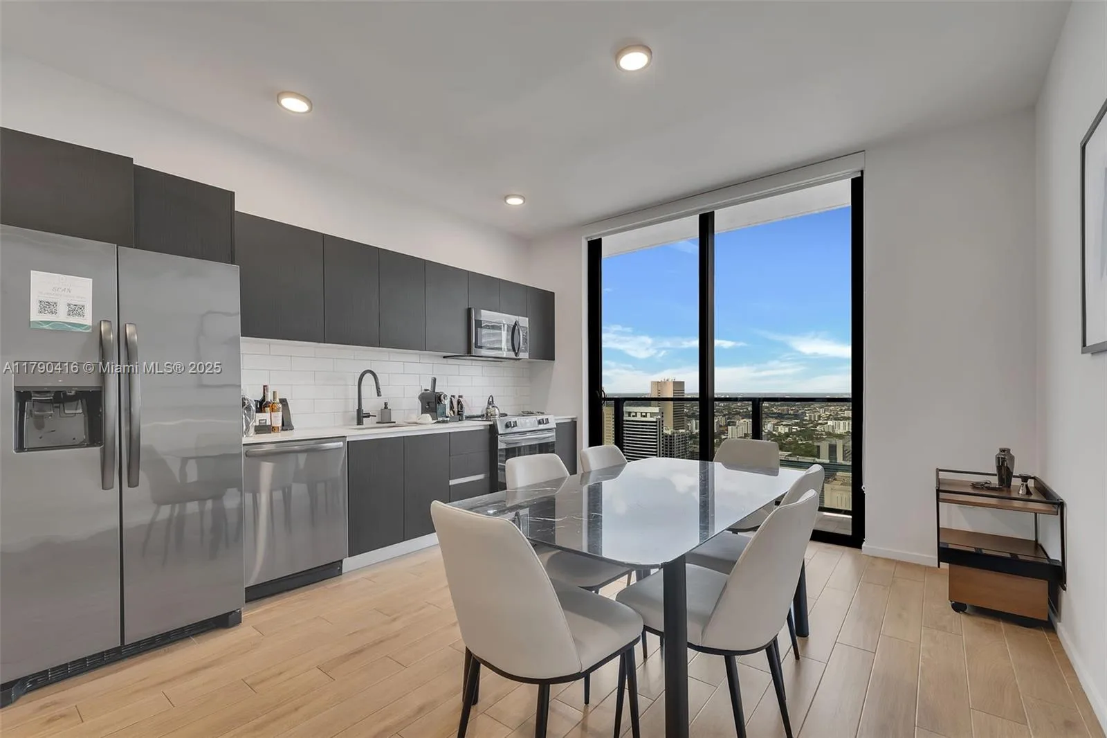 398 NE 5th St # 3901, Miami, FL 33132 photo 2