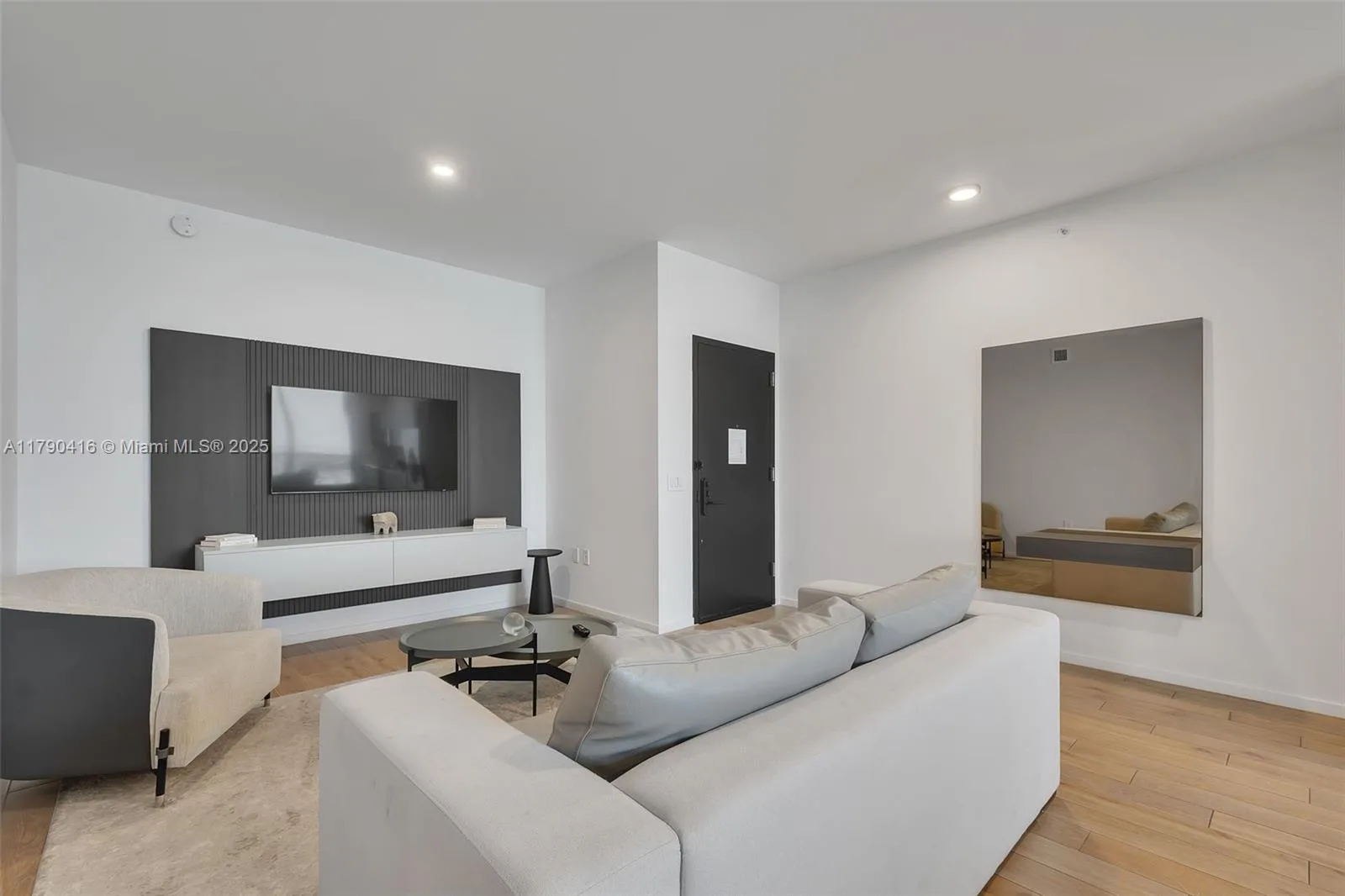 398 NE 5th St # 3901, Miami, FL 33132 photo 3