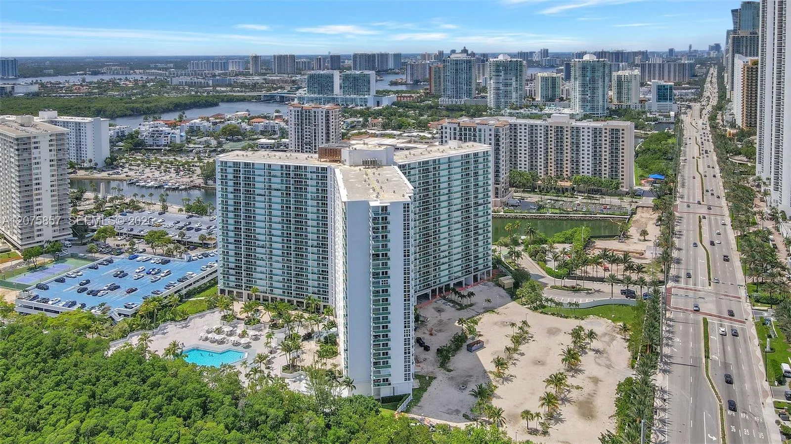 100 Bayview Dr # 502, Sunny Isles Beach, FL 33160 photo 2