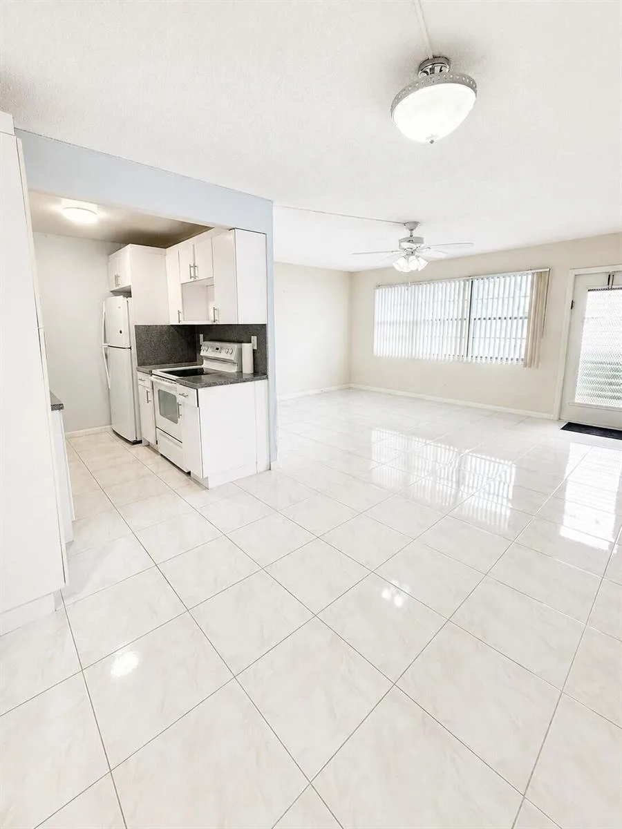 1089 WOLVERTON E # 1089, Boca Raton, FL 33434