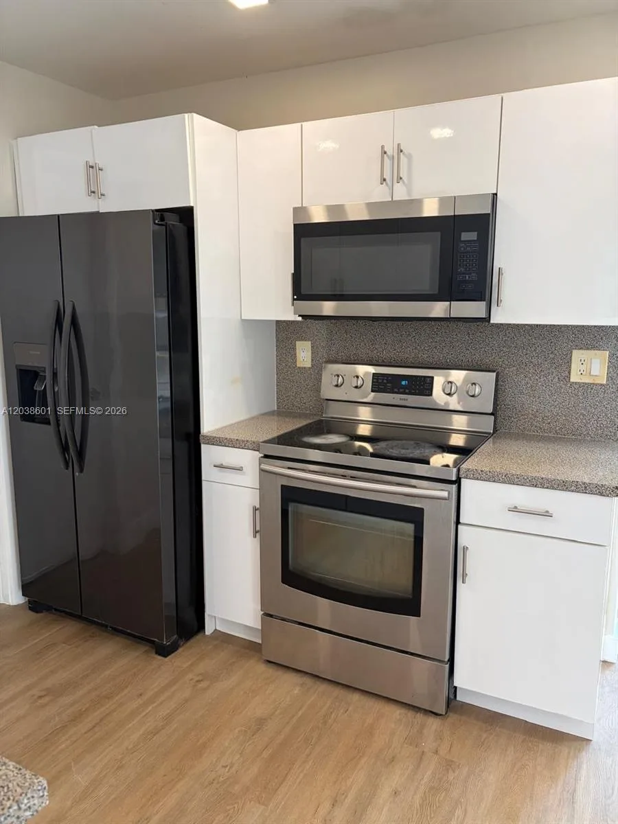 2154 NW 50th St, Miami, FL 33142 photo 3