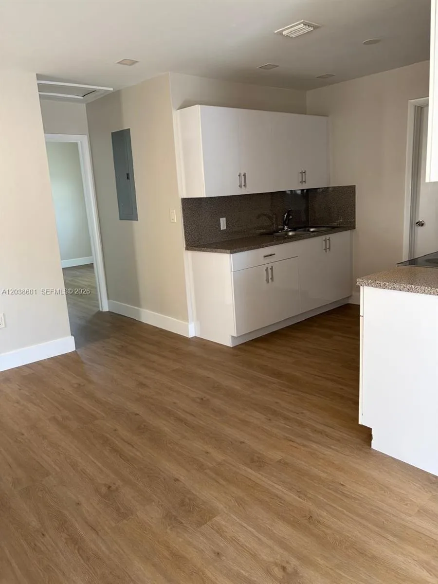 2154 NW 50th St, Miami, FL 33142 photo 4