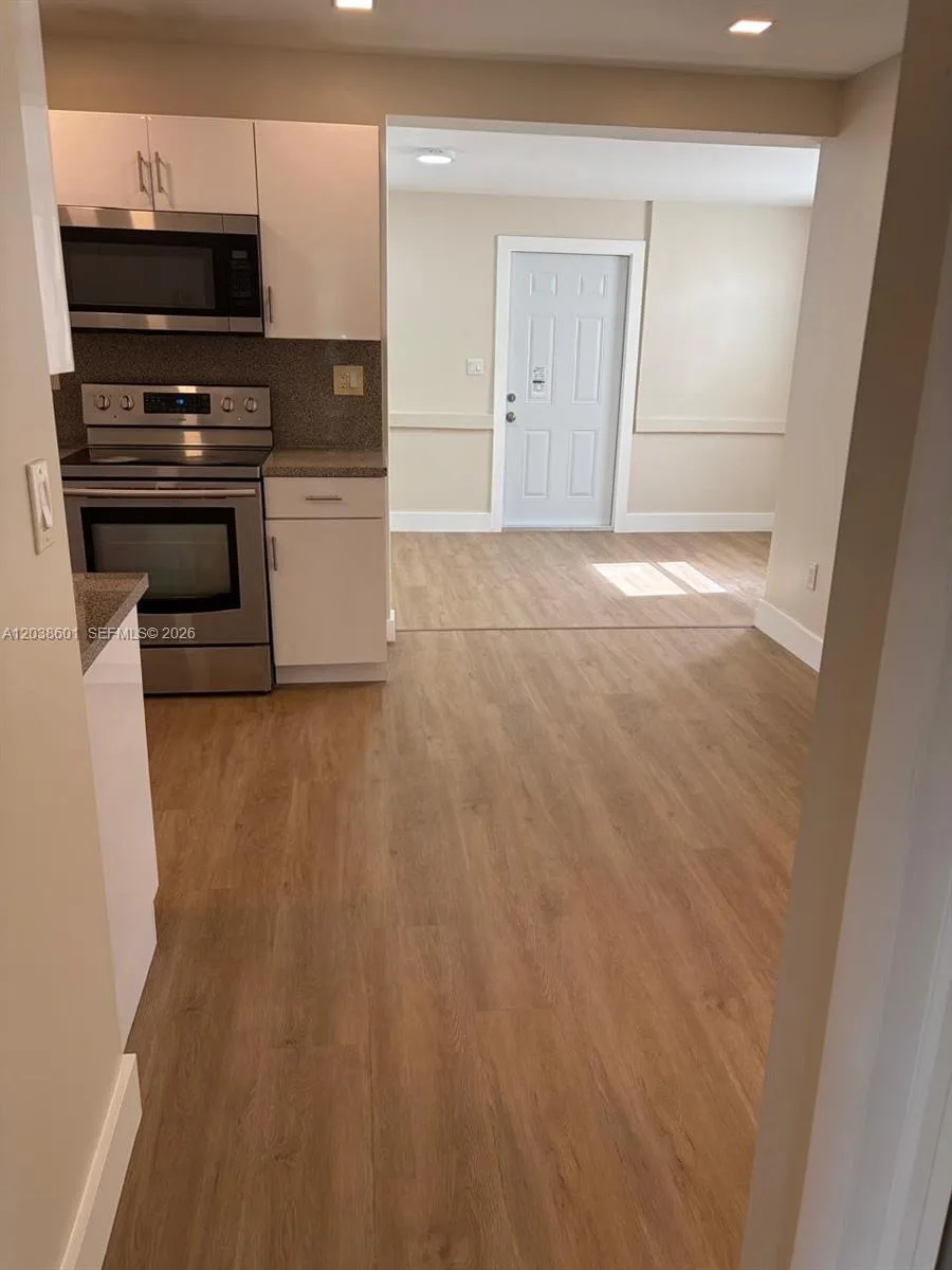 2154 NW 50th St, Miami, FL 33142 photo 5