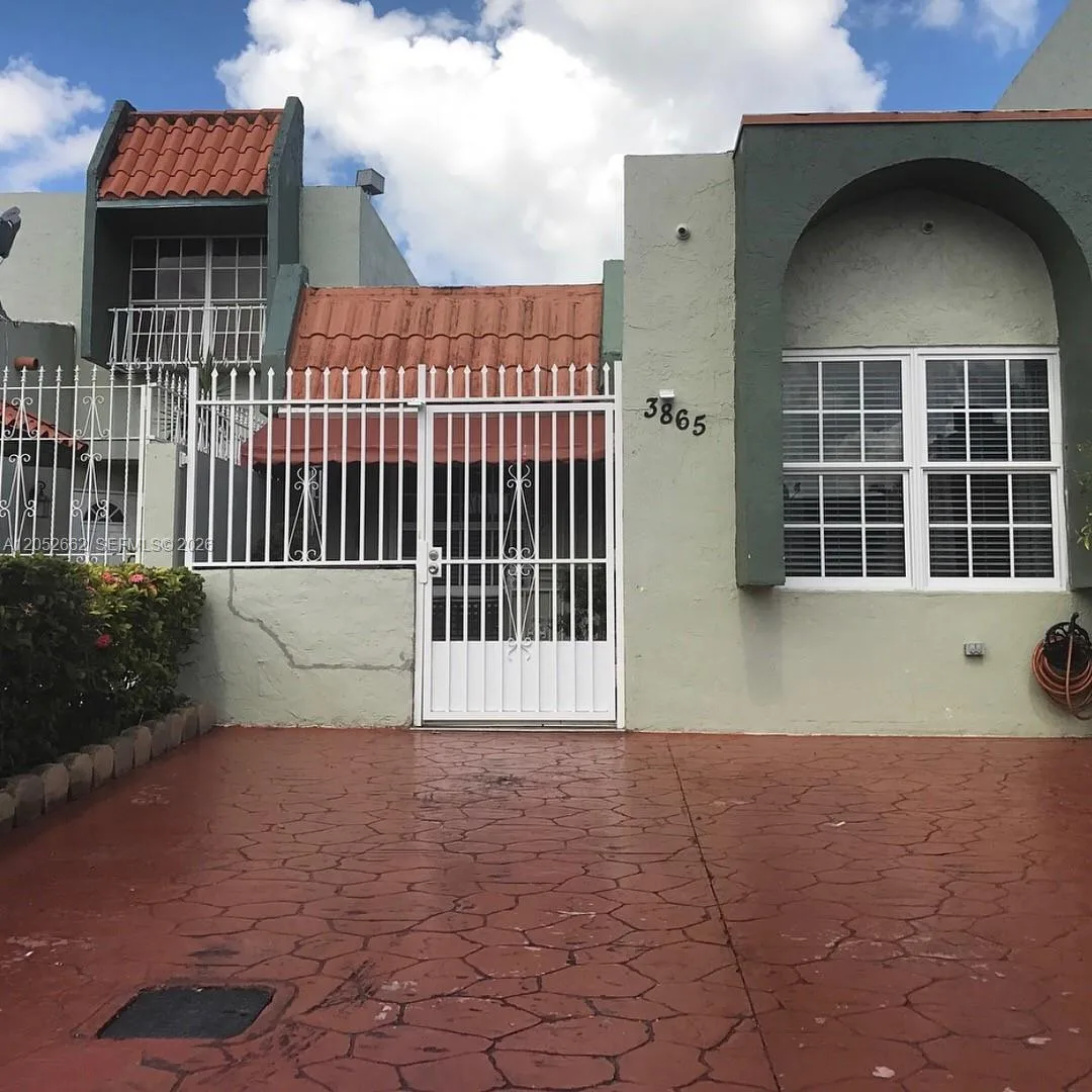 3865 W 9th Way # 17, Hialeah, FL 33012