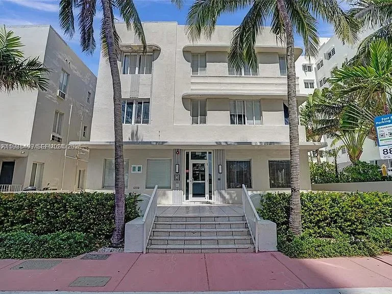 3710 Collins Ave # N-310, Miami Beach, FL 33140