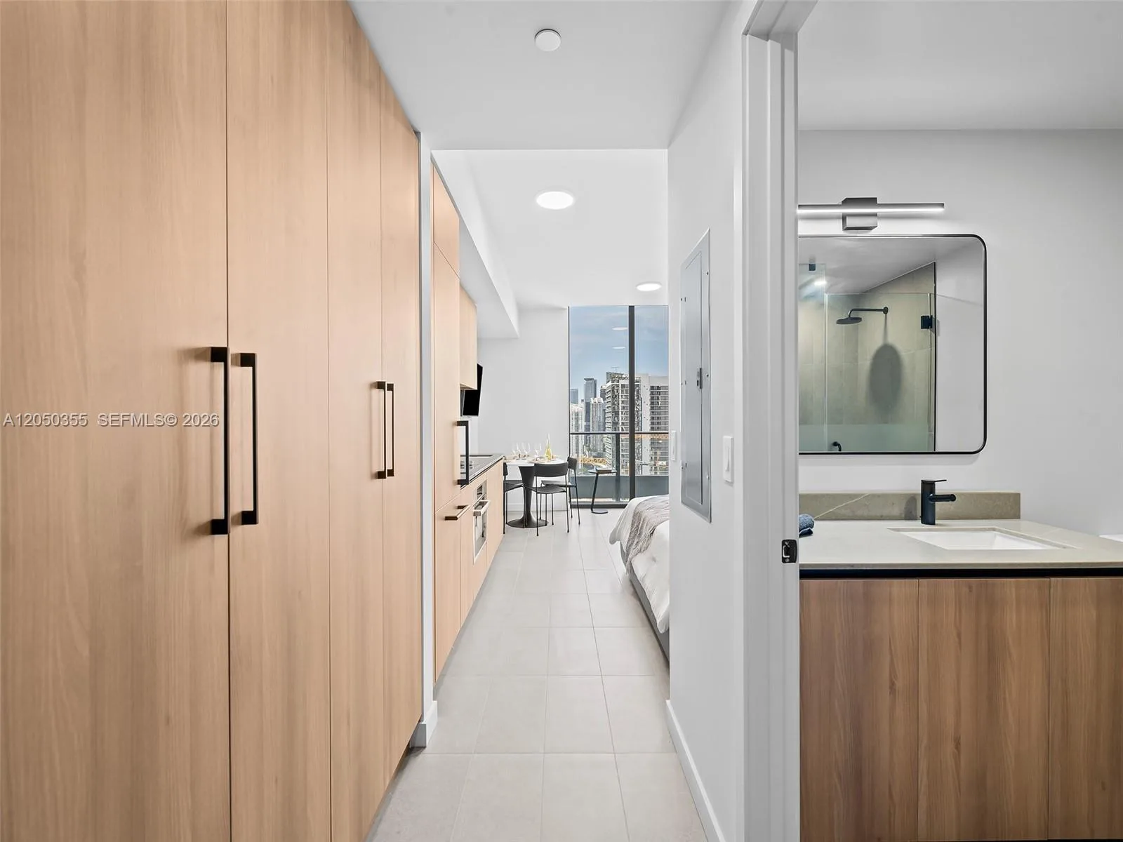 121 NE 5th St # 3704, Miami, FL 33132 photo 4