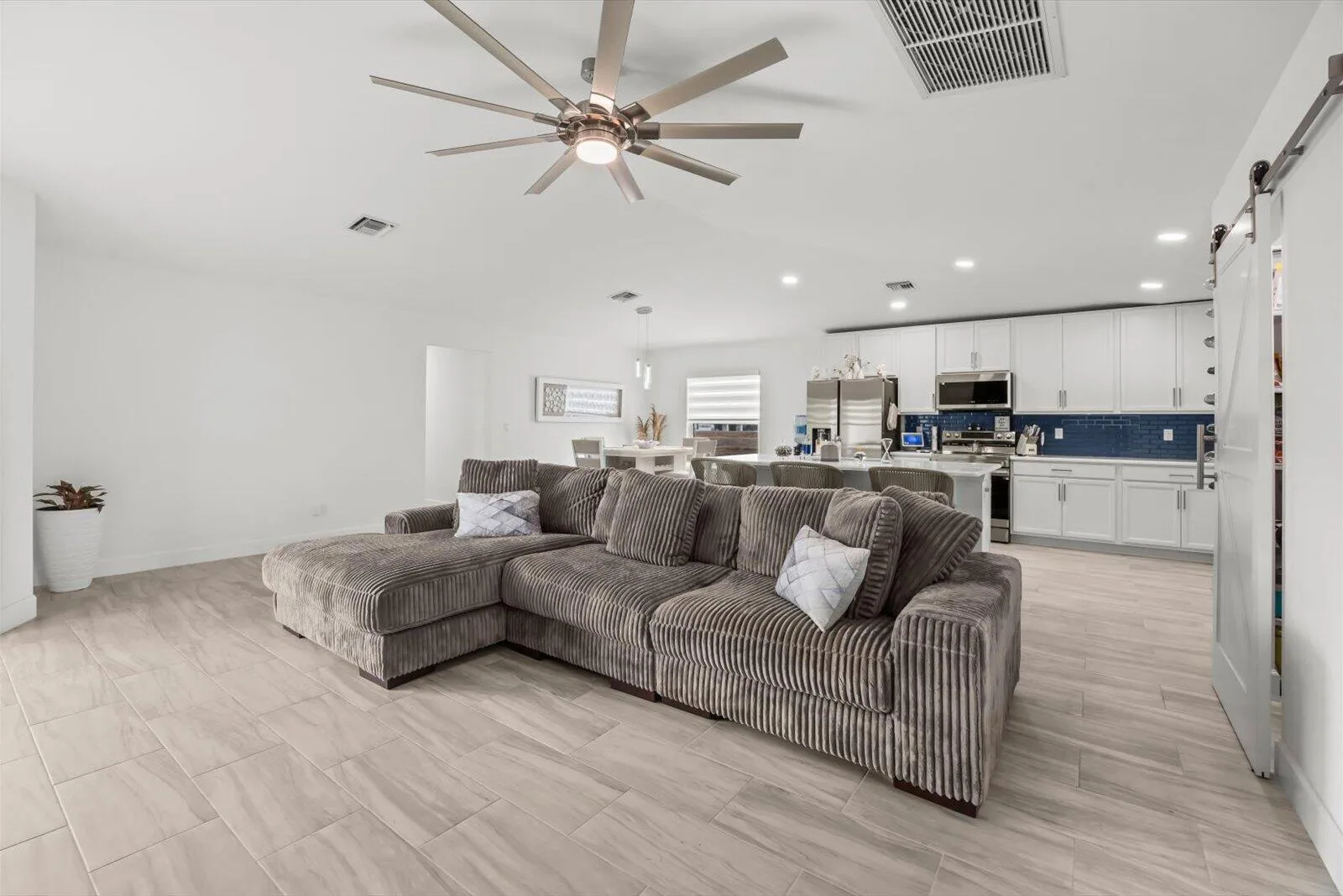 8607 SW 7th Lane, Okeechobee, FL 34974 photo 9