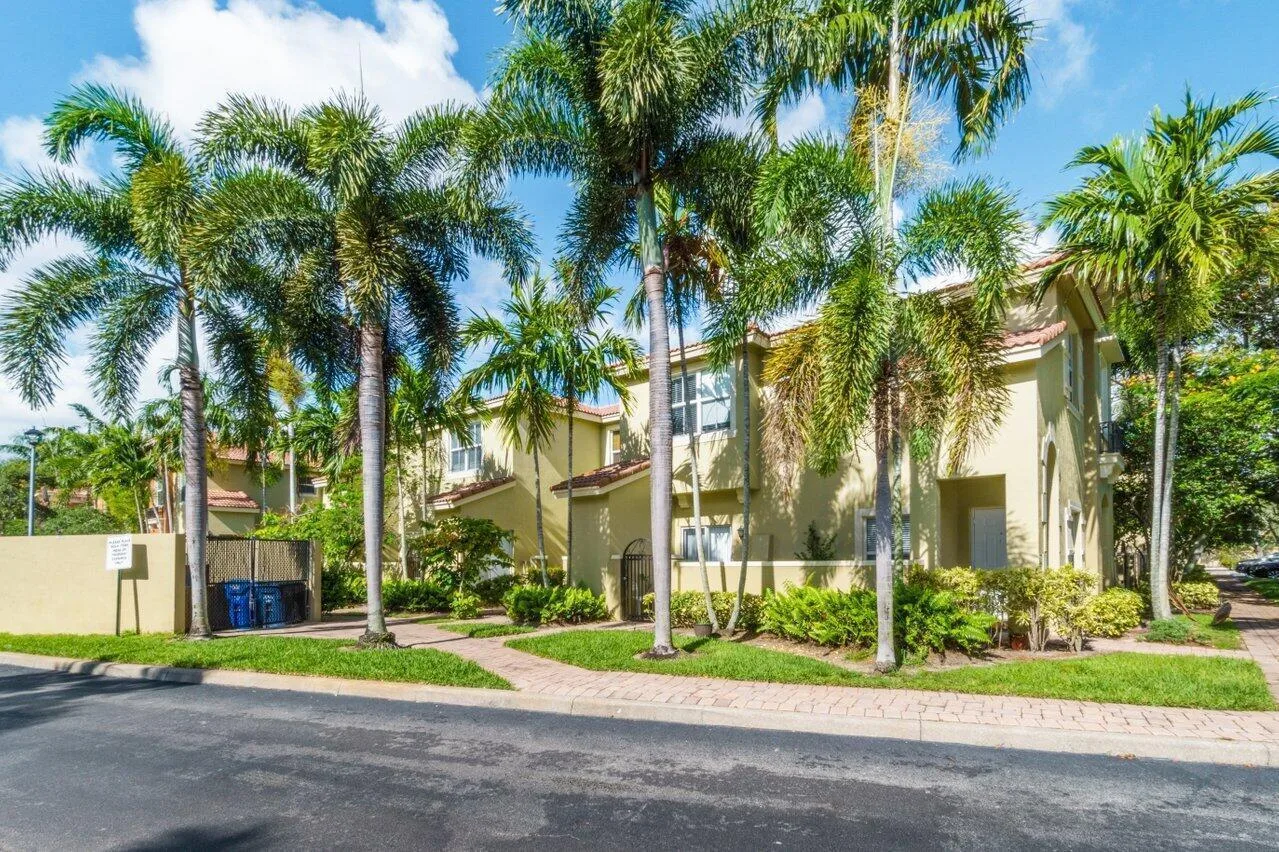 406 Lake Monterey Circle, Boynton Beach, FL 33426 photo 2