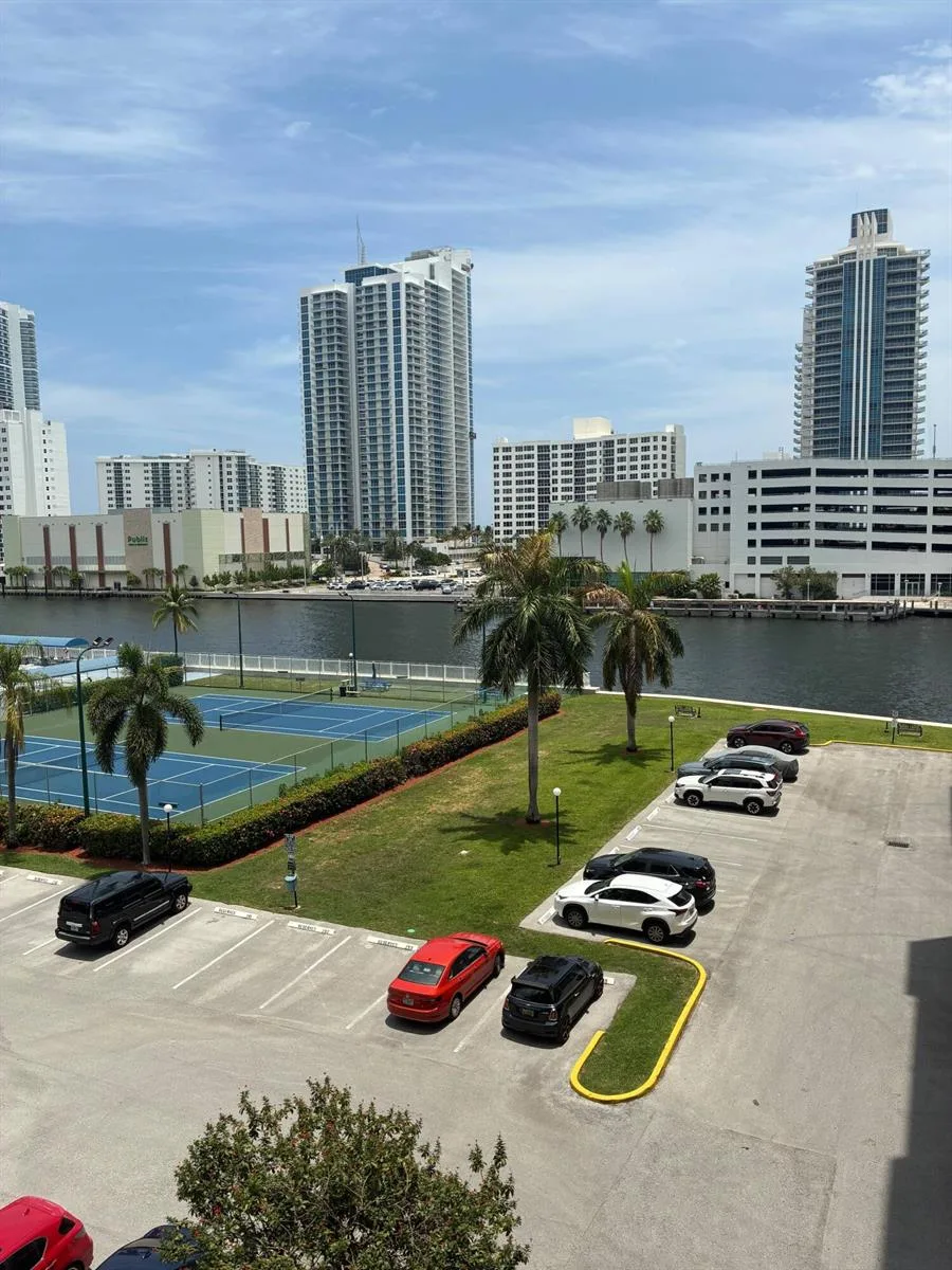 400 LESLIE Drive # 502, Hallandale Beach, FL 33009