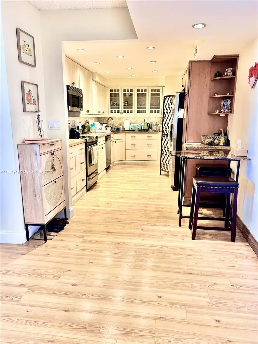 600 Three Islands Blvd # 905, Hallandale Beach, FL 33009 photo 2
