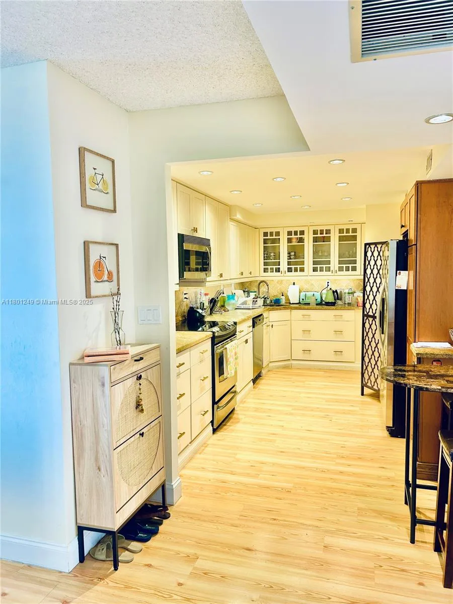 600 Three Islands Blvd # 905, Hallandale Beach, FL 33009 photo 3