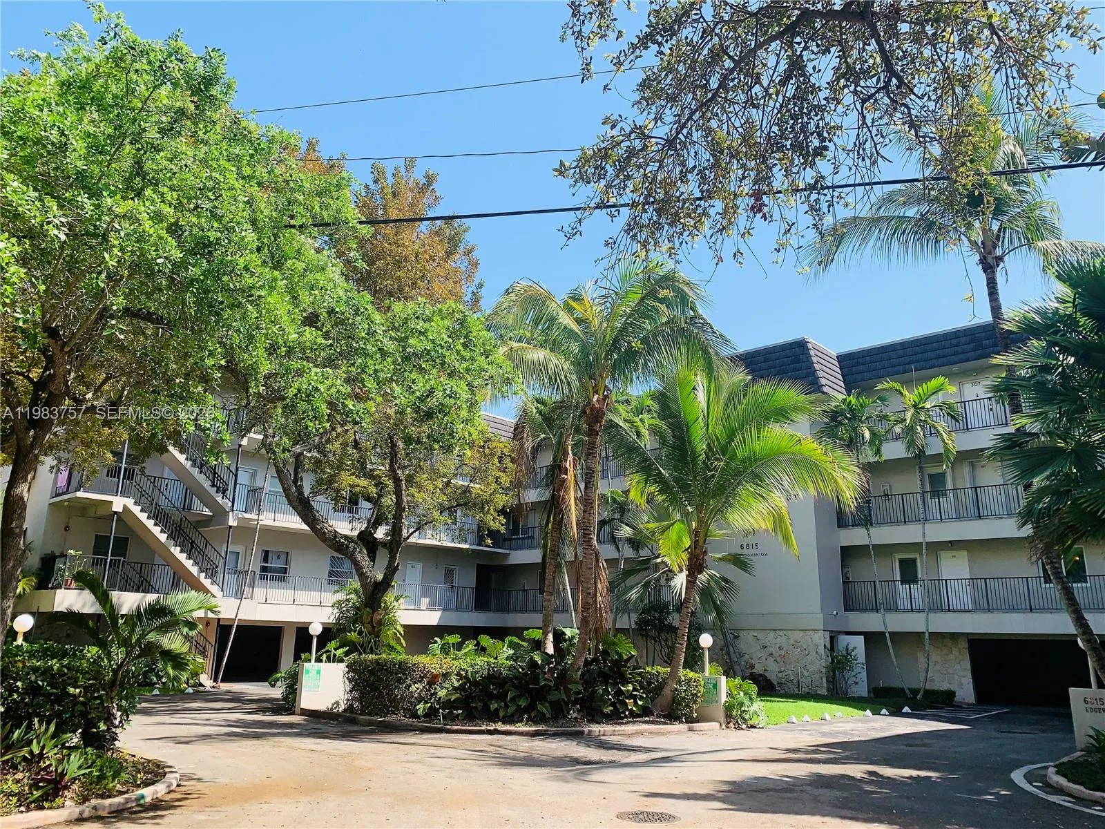 6815 Edgewater Dr # 105, Coral Gables, FL 33133
