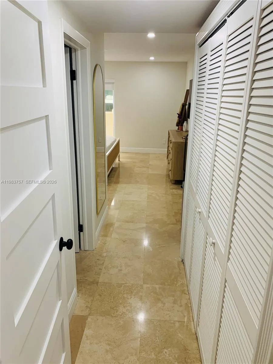 6815 Edgewater Dr # 105, Coral Gables, FL 33133 photo 8