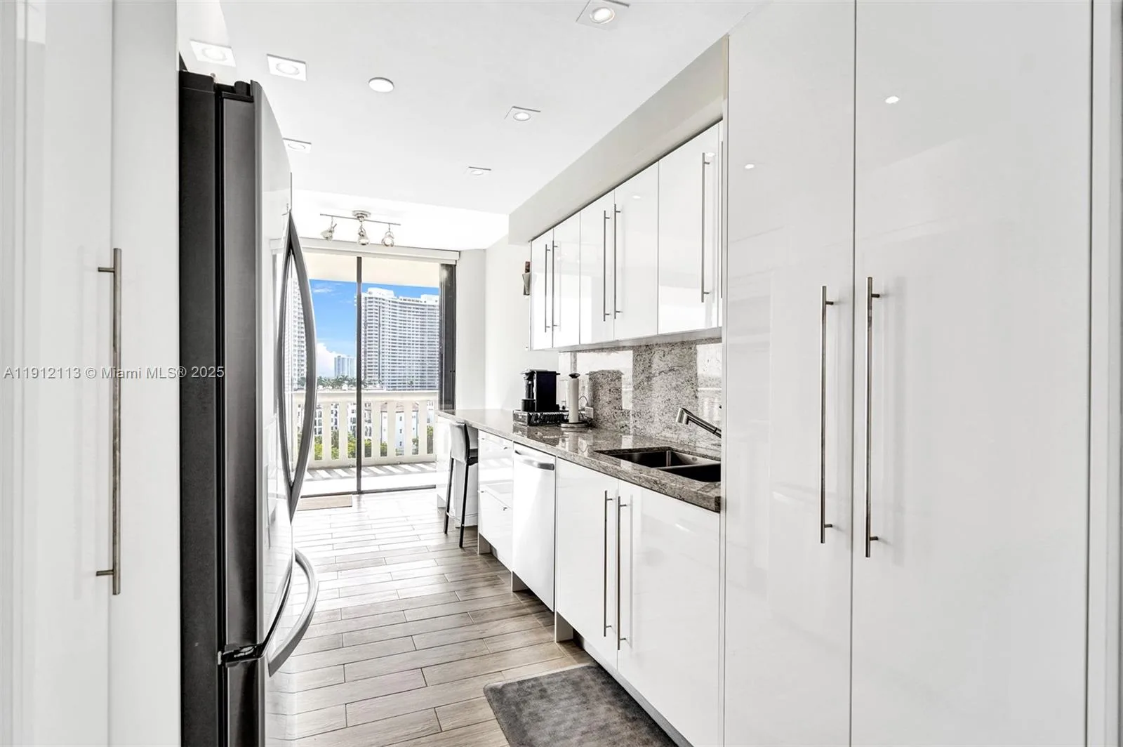 3000 Island Blvd # 903, Aventura, FL 33160