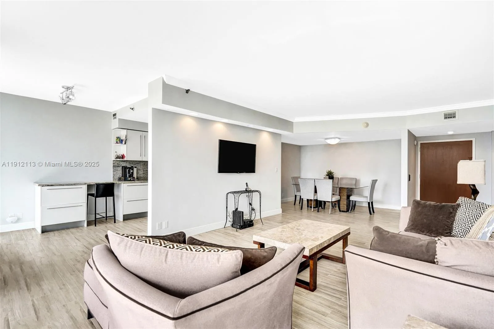 3000 Island Blvd # 903, Aventura, FL 33160 photo 3