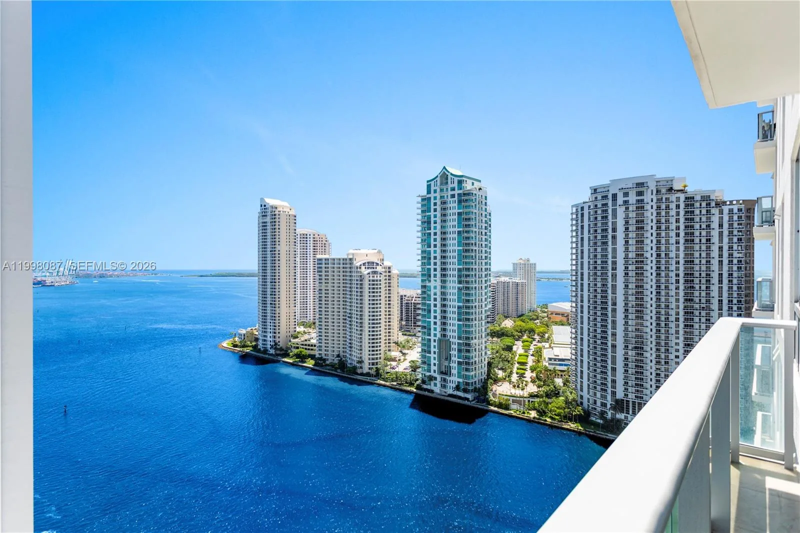 300 S Biscayne Blvd # T-2414, Miami, FL 33131