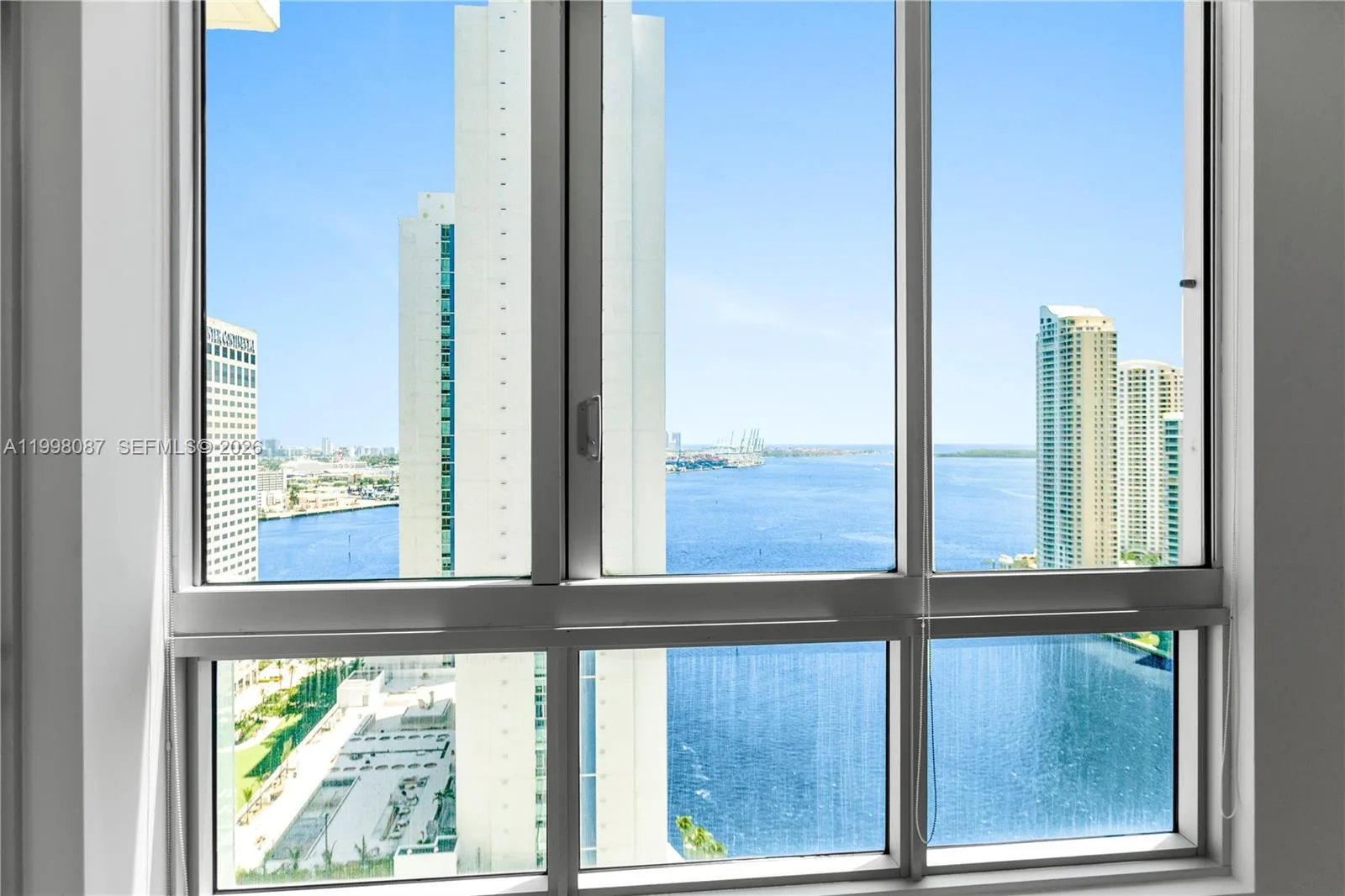 300 S Biscayne Blvd # T-2414, Miami, FL 33131 photo 2