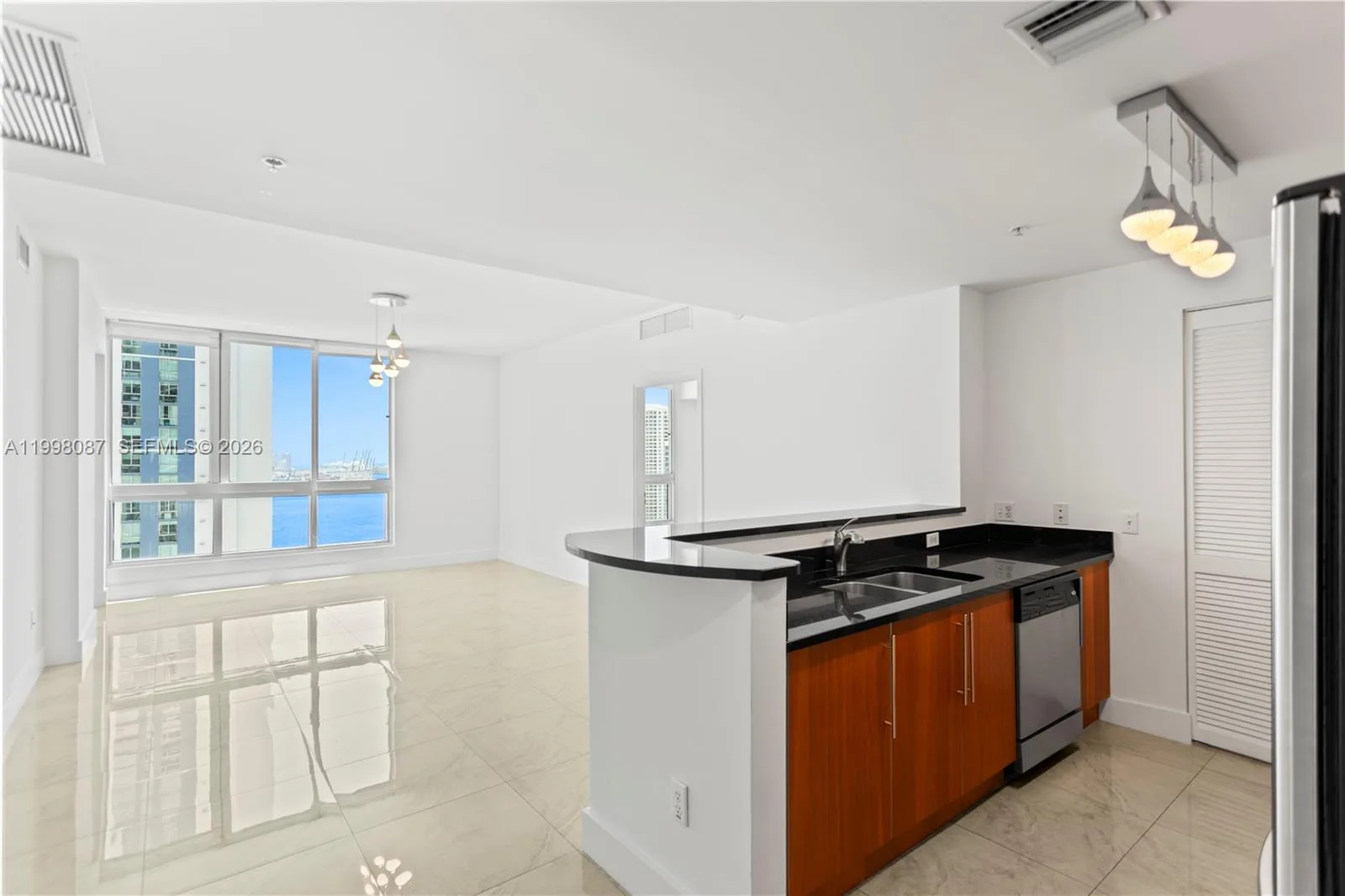 300 S Biscayne Blvd # T-2414, Miami, FL 33131 photo 3
