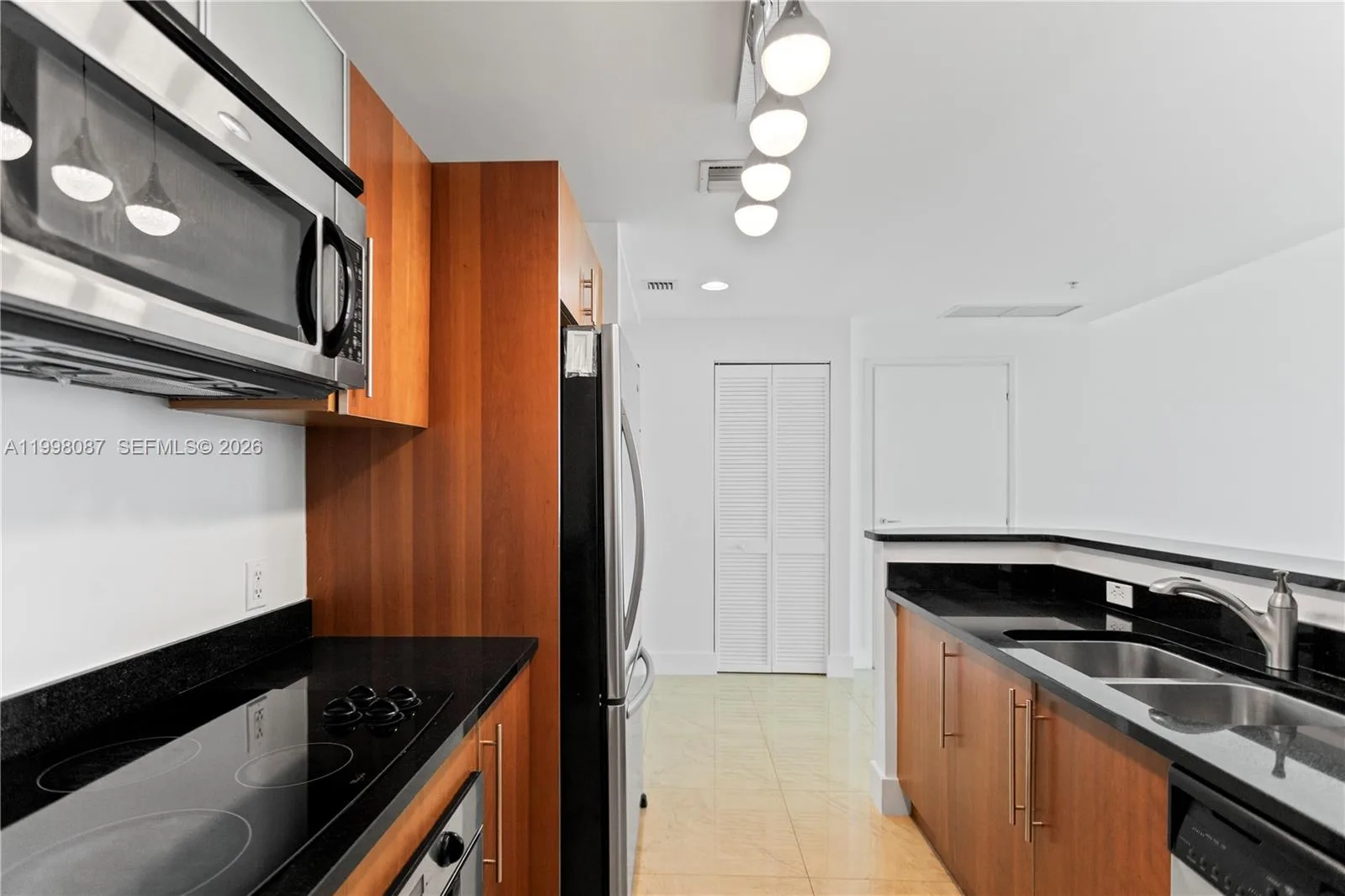 300 S Biscayne Blvd # T-2414, Miami, FL 33131 photo 8