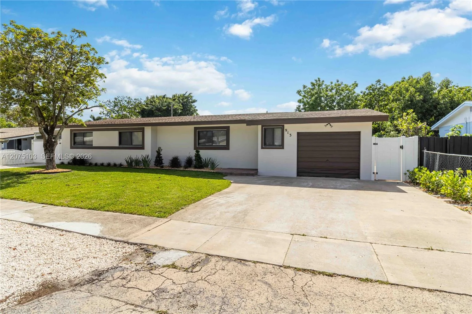 913 SW 49th Ave, Plantation, FL 33317 photo 2