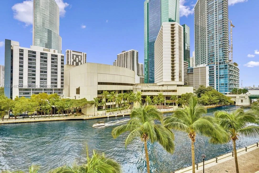 31 SE 5th St # 502, Miami, FL 33131