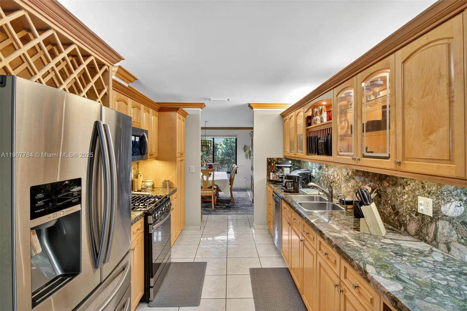 15010 Dunbarton Pl, Miami Lakes, FL 33016 photo 9