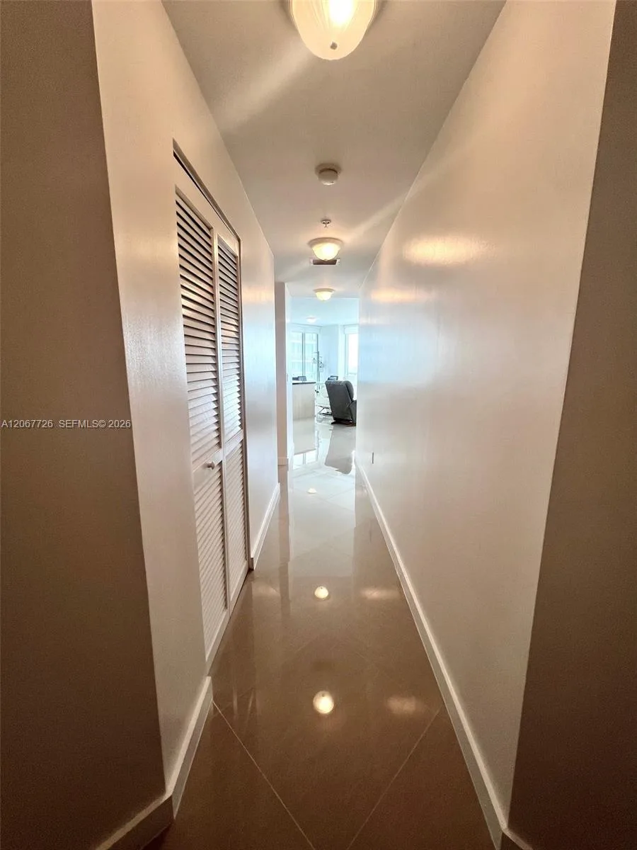 1111 SW 1st Ave # 3214, Miami, FL 33130 photo 2
