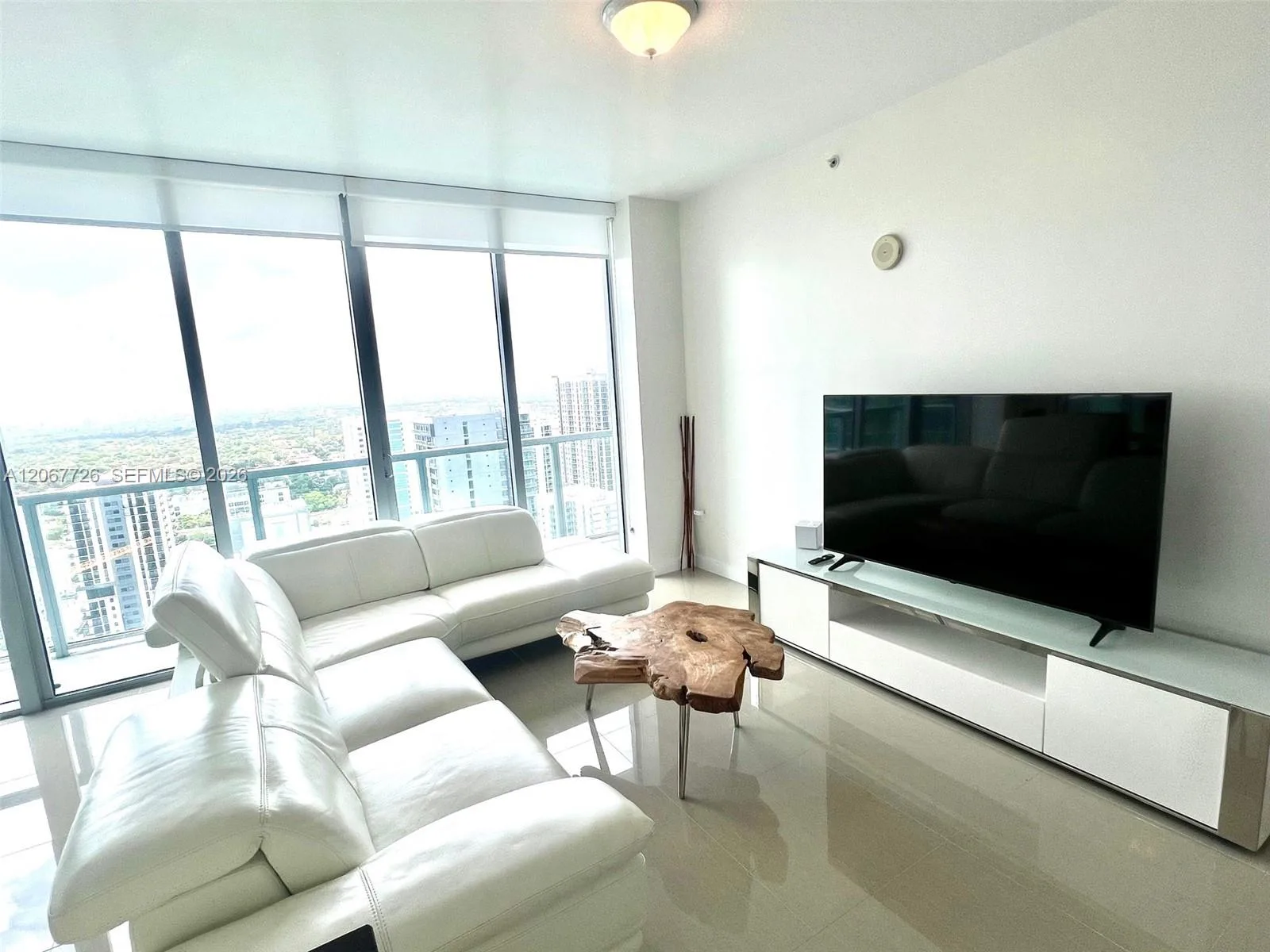 1111 SW 1st Ave # 3214, Miami, FL 33130 photo 3