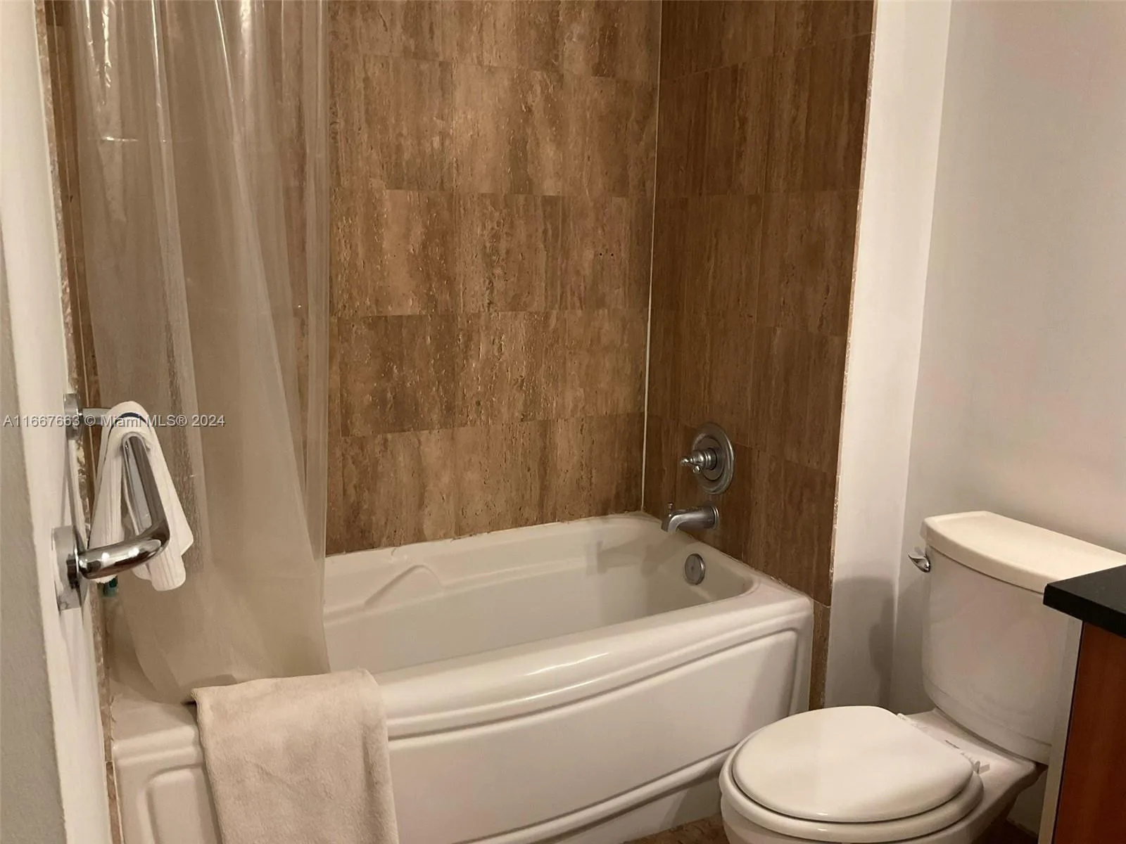 300 S Biscayne Blvd # T-1703, Miami, FL 33131 photo 10