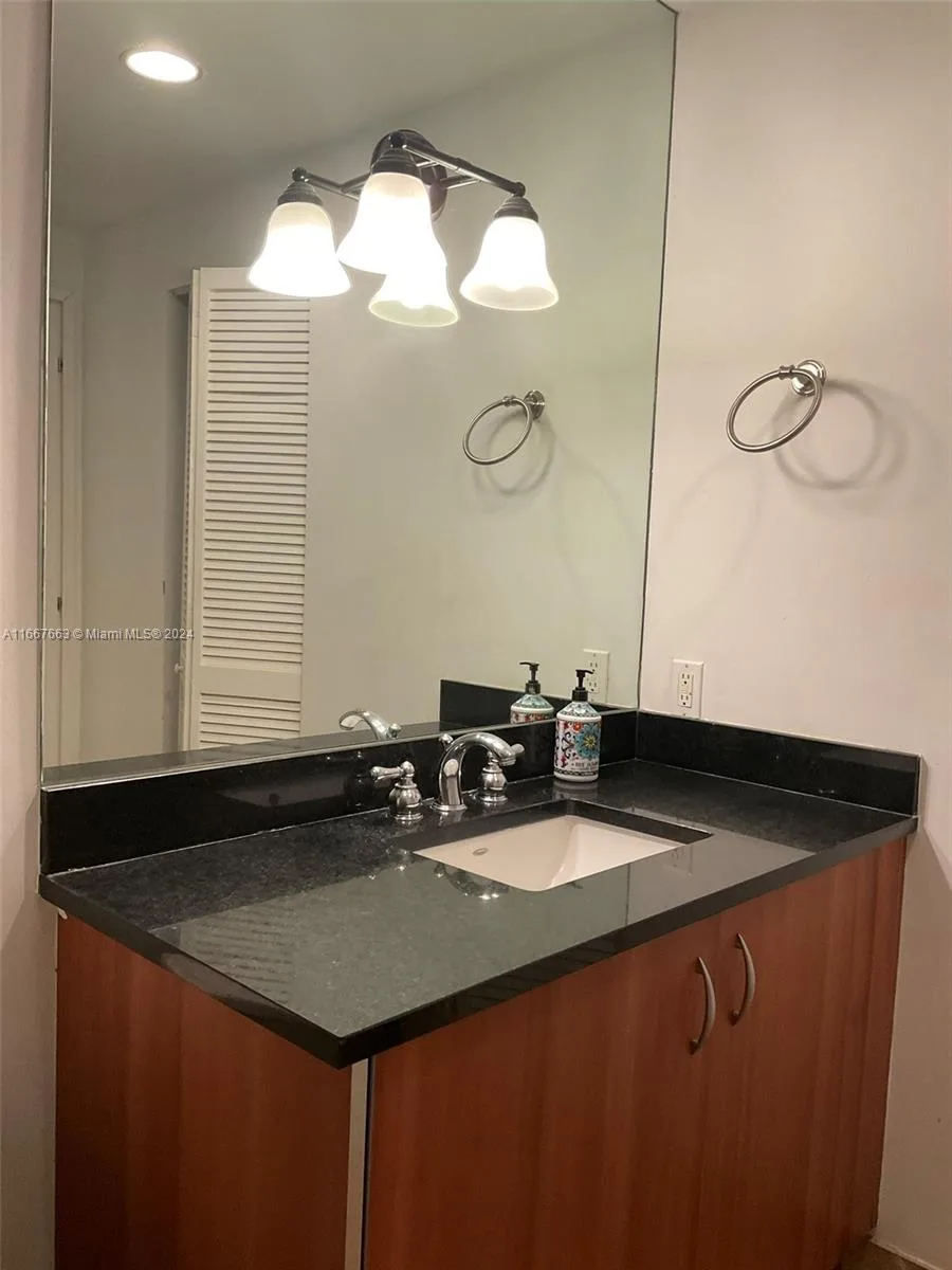 300 S Biscayne Blvd # T-1703, Miami, FL 33131 photo 12