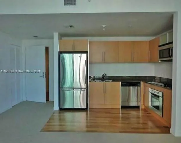 300 S Biscayne Blvd # T-1703, Miami, FL 33131 photo 4
