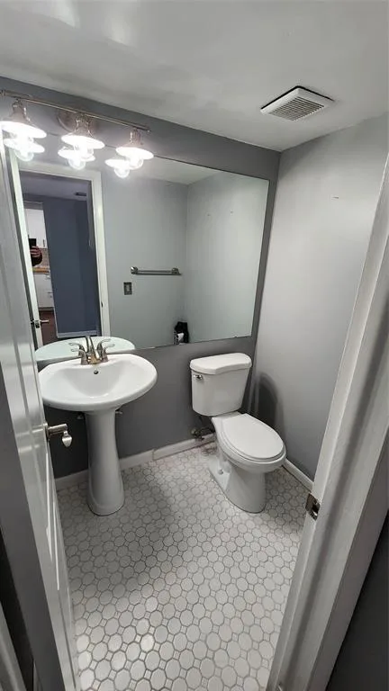 2320 S CYPRESS BEND Drive # 401, Pompano Beach, FL 33069 photo 8
