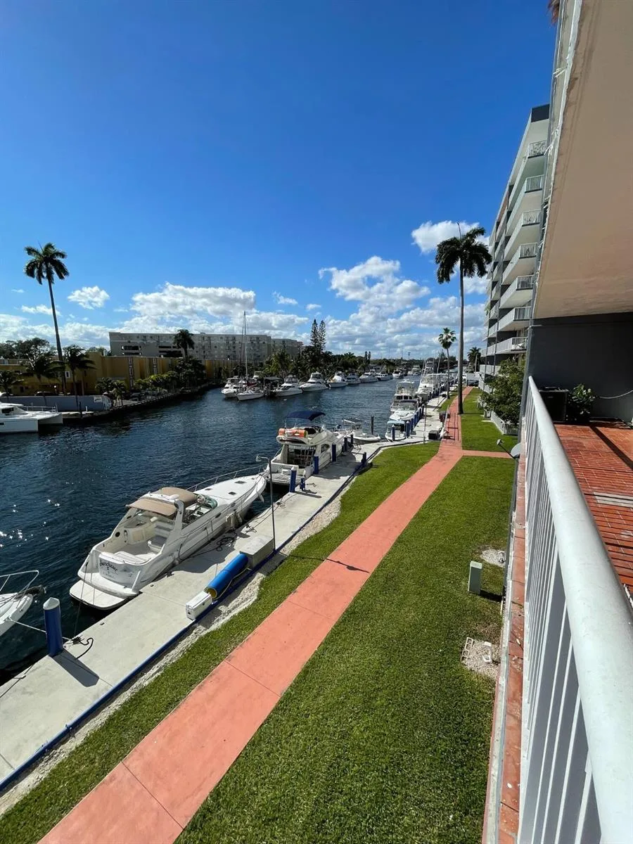 1800 NW 24th Avenue # 309, Miami, FL 33125
