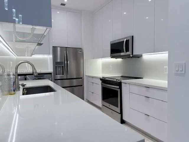 881 Ocean Dr # L2, Key Biscayne, FL 33149 photo 9