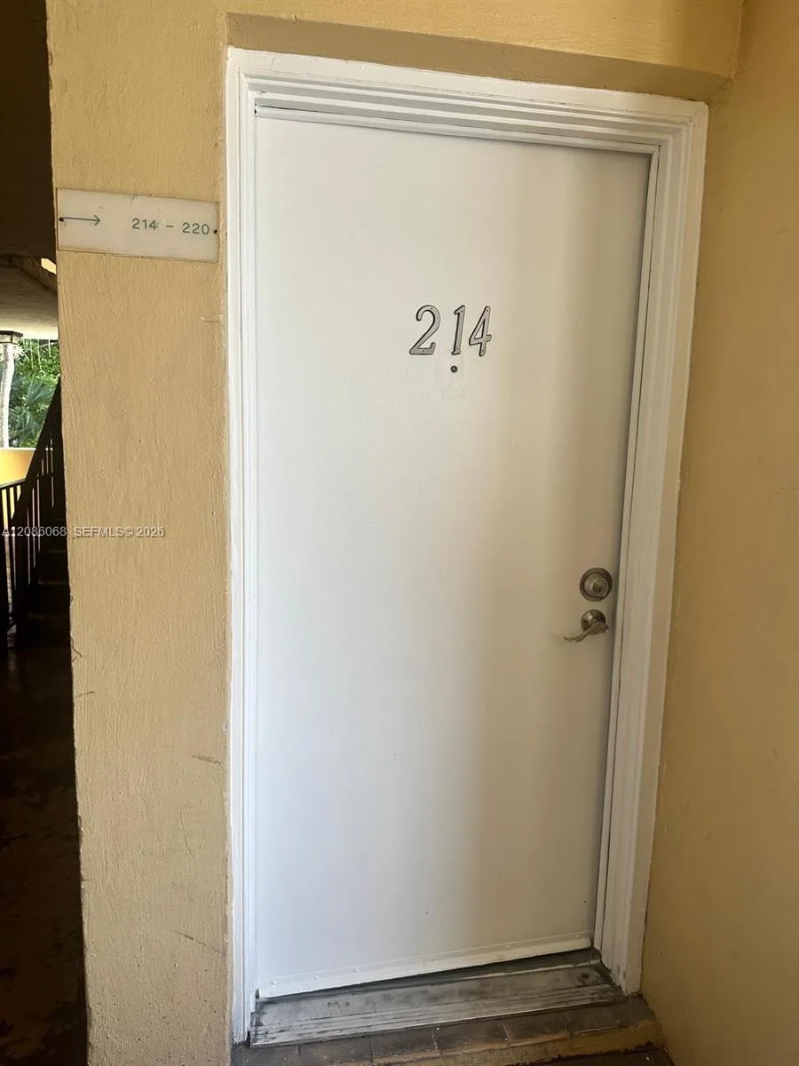 8810 Fontainebleau Blvd # 214, Miami, FL 33172