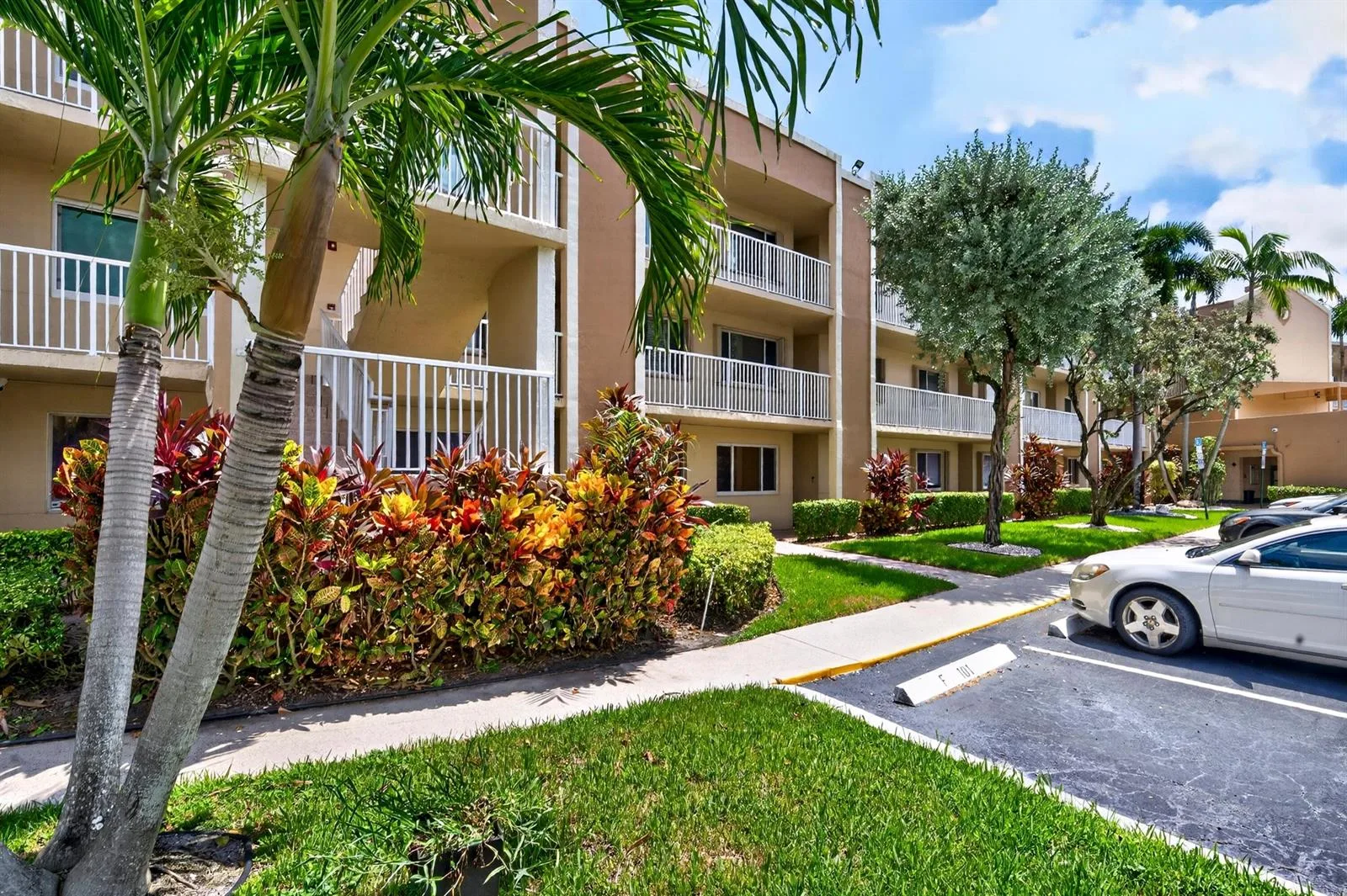 7348 N DEVON Drive # 203, Tamarac, FL 33321