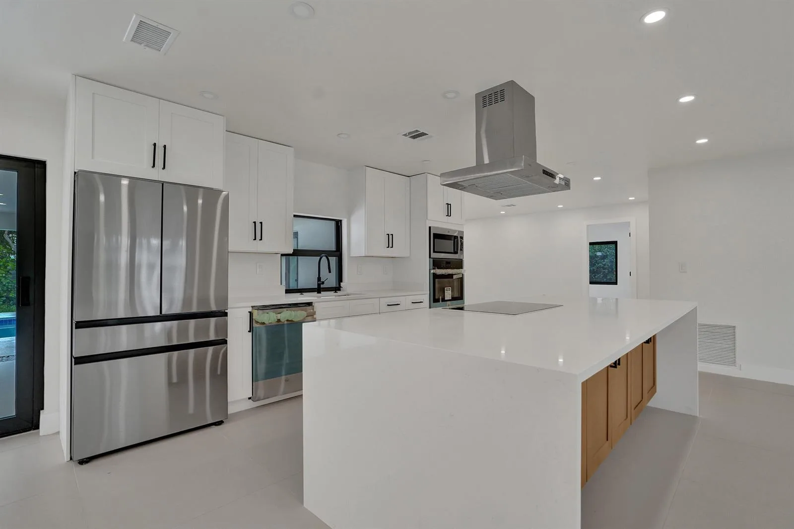 5561 NE 26th Avenue, Fort Lauderdale, FL 33308 photo 4