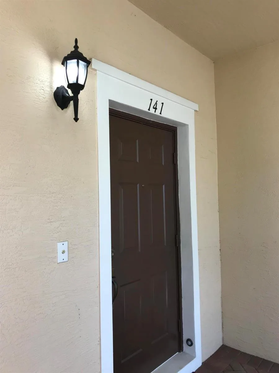 141 E Thatch Palm Circle, Jupiter, FL 33458