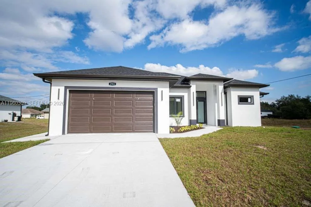 2903 E 17th St, Lehigh Acres, FL 33972