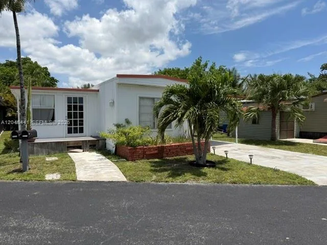 5331 SW 35th ST, Davie, FL 33314