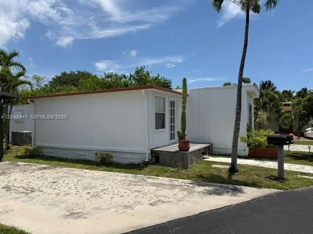 5331 SW 35th ST, Davie, FL 33314 photo 2