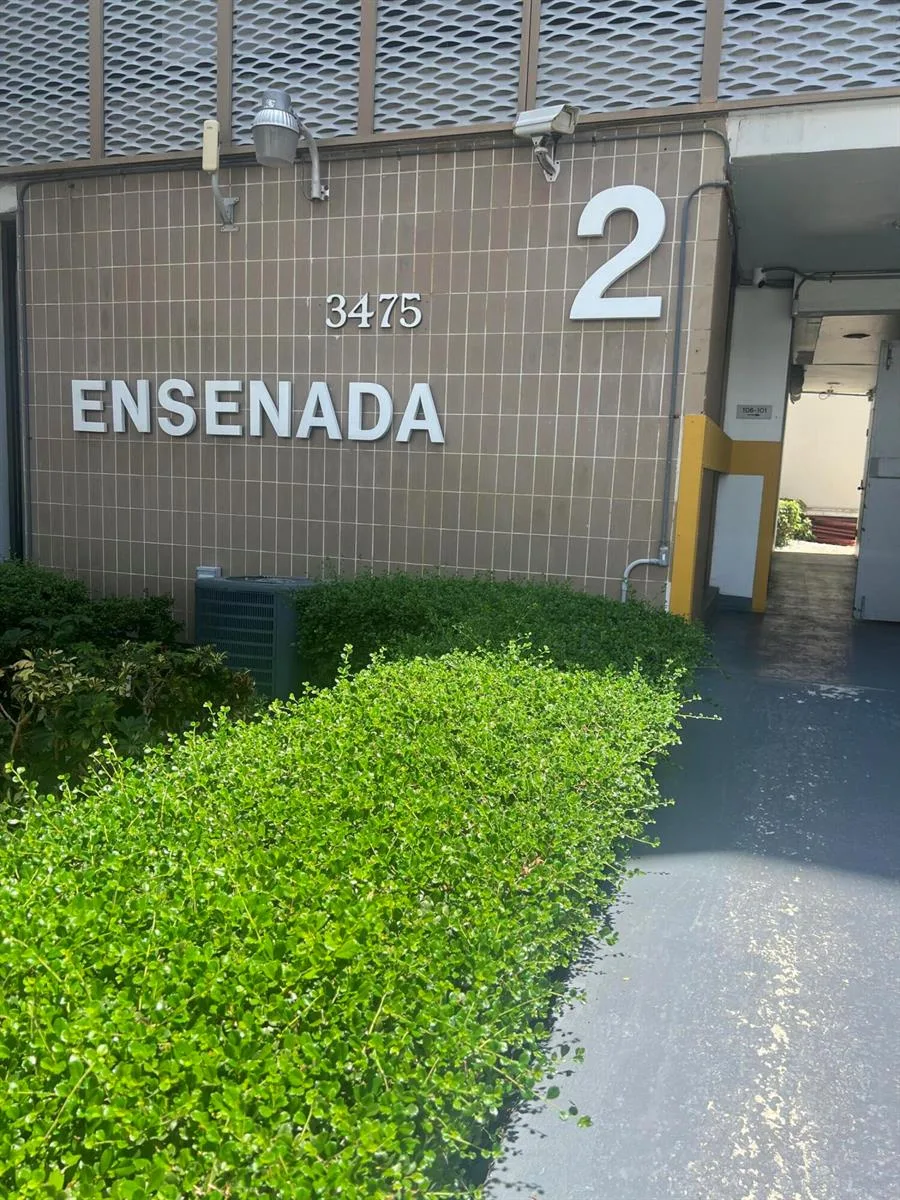 3475 N COUNTRY CLUB Drive # 206, Aventura, FL 33180