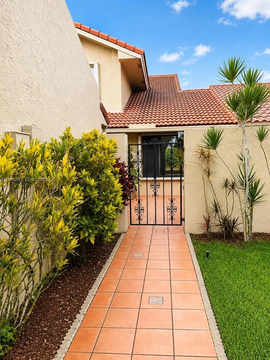 613 Patio Village Way, Weston, FL 33326 photo 4
