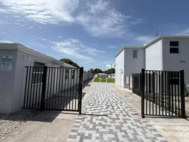 4393 Windsor Avenue # 18, West Palm Beach, FL 33407