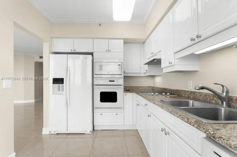 4775 Collins Ave # 1006, Miami Beach, FL 33140 photo 11
