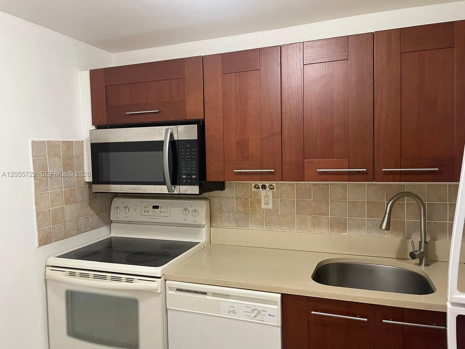 3522 NE 171st St # 206, North Miami Beach, FL 33160