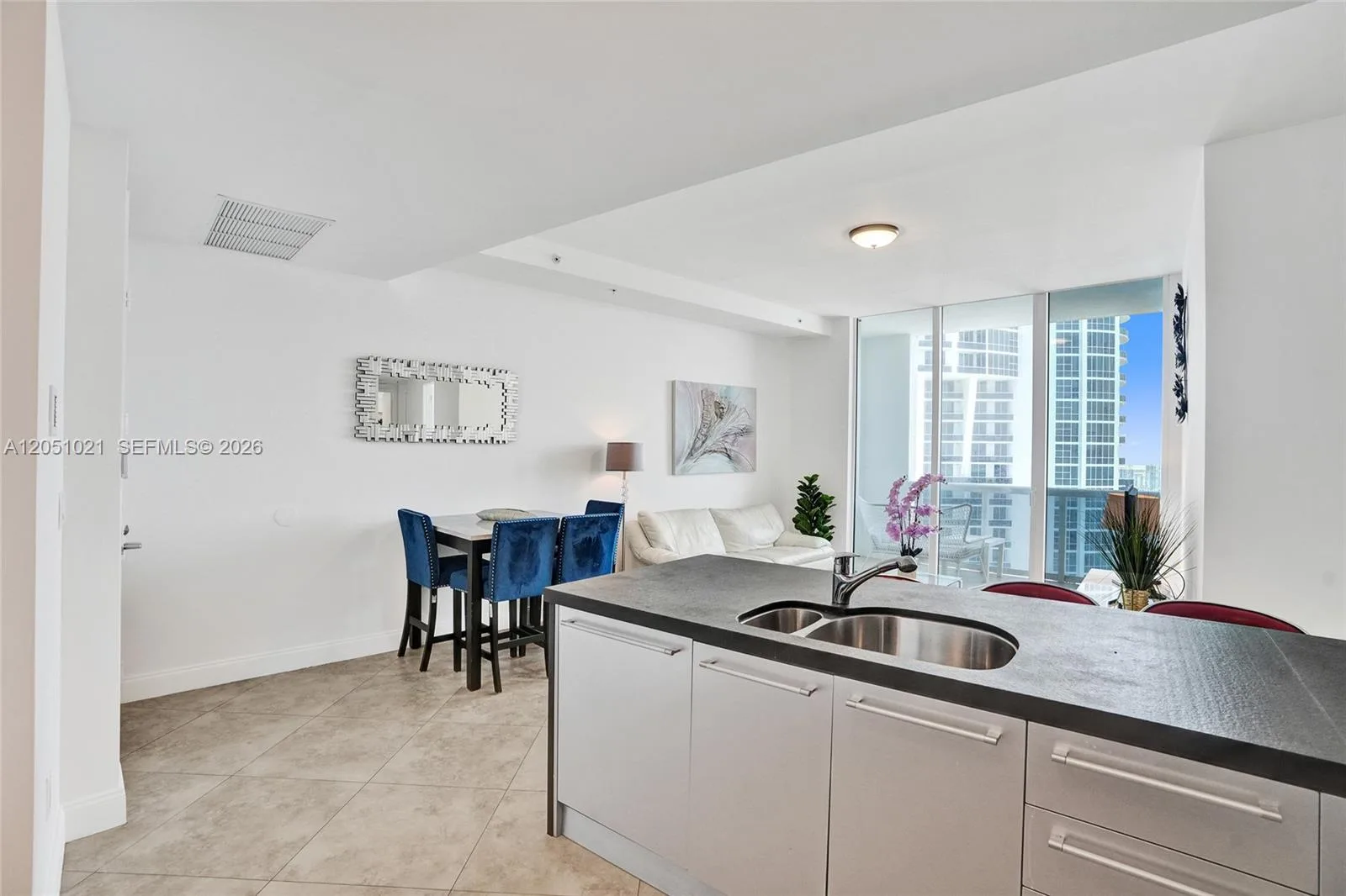 18201 Collins Ave # 4705, Sunny Isles Beach, FL 33160 photo 2