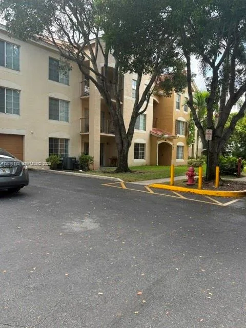 4211 San Marino # 106, West Palm Beach, FL 33409