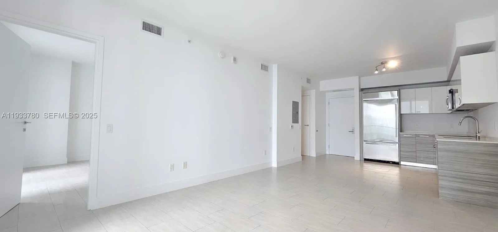 1300 Brickell Bay Dr # 1106, Miami, FL 33131 photo 2