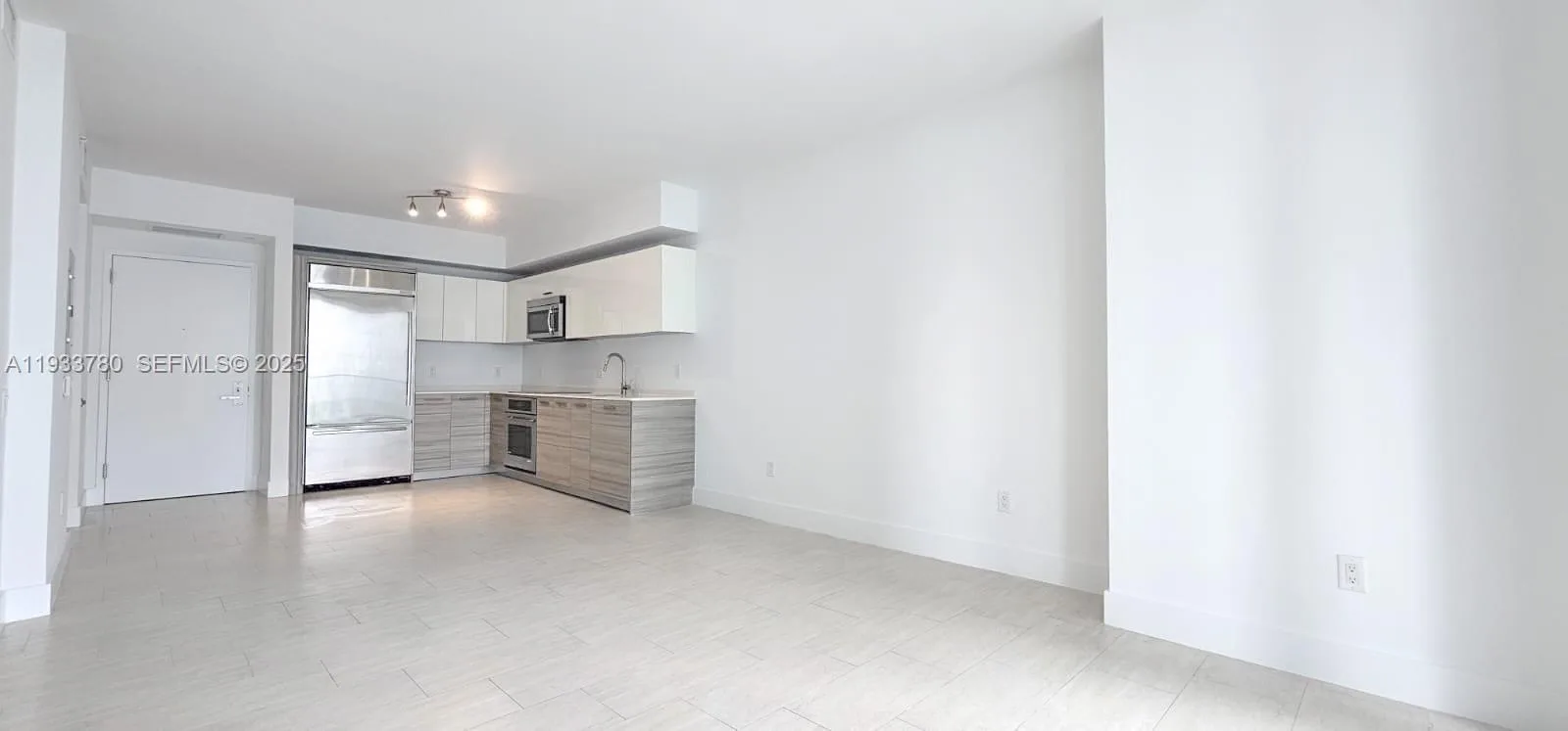 1300 Brickell Bay Dr # 1106, Miami, FL 33131 photo 3